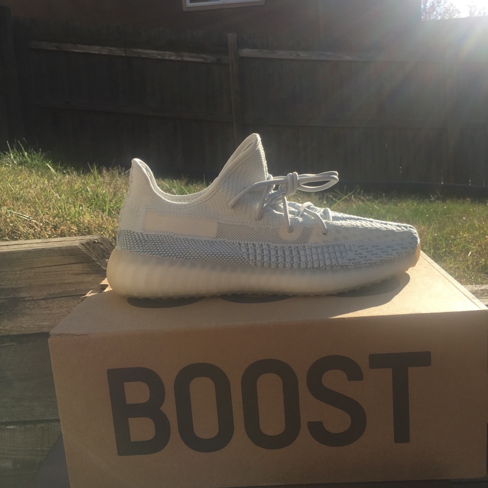 Yeezy Cloud White Size 9.5